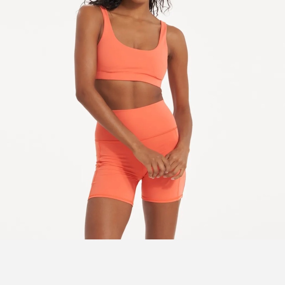 Vuori Daily Bra- Grapefruit XS